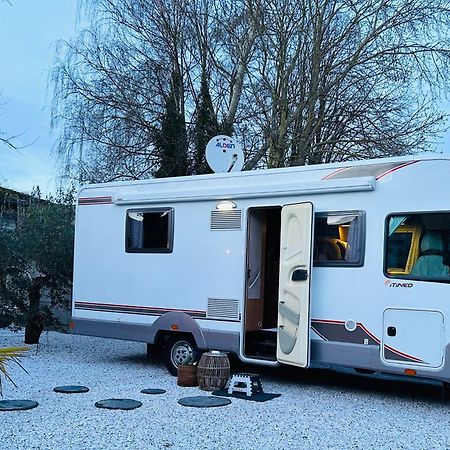 Terrain De Loisirs En Plein Centre De Lievin Camping Car Eksteriør bilde