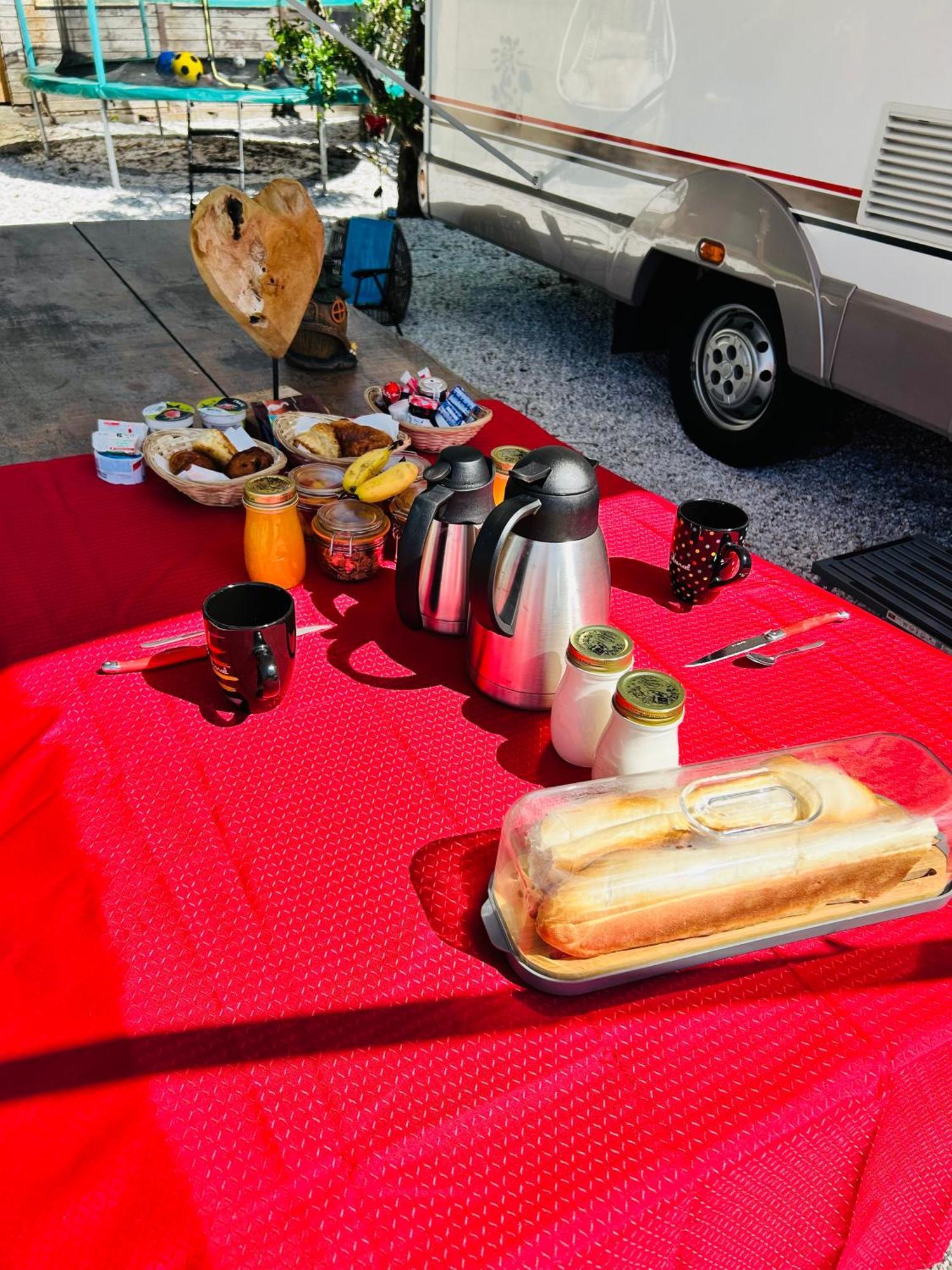 Terrain De Loisirs En Plein Centre De Lievin Camping Car Eksteriør bilde